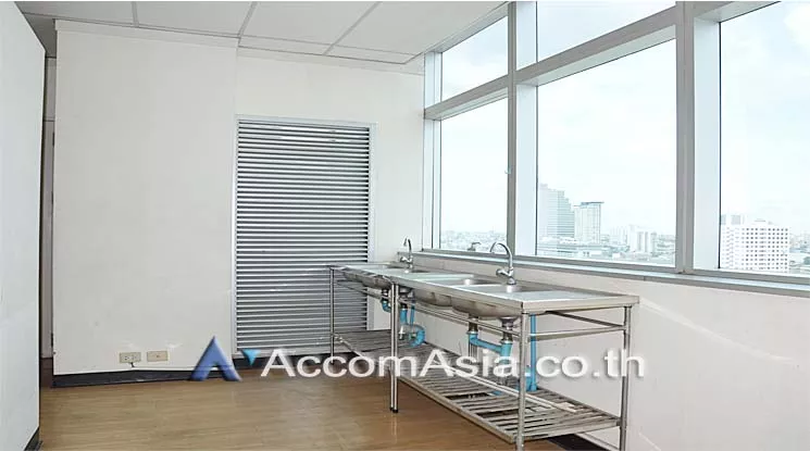 10  Office Space For Rent in Silom ,Bangkok BTS Surasak at Vorawat Building AA10947